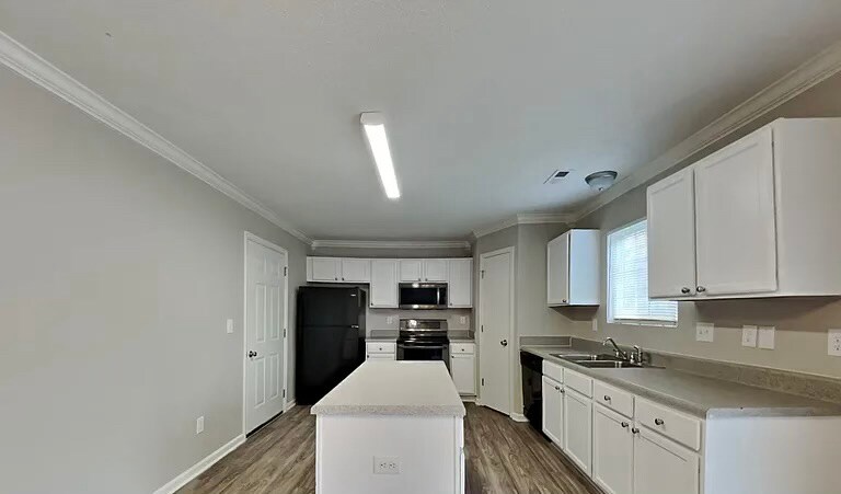Building Photo - 4 Selsey Ct