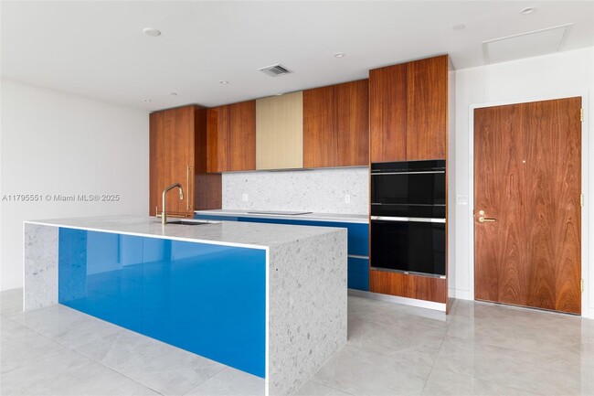 Building Photo - 2678 Tigertail Ave