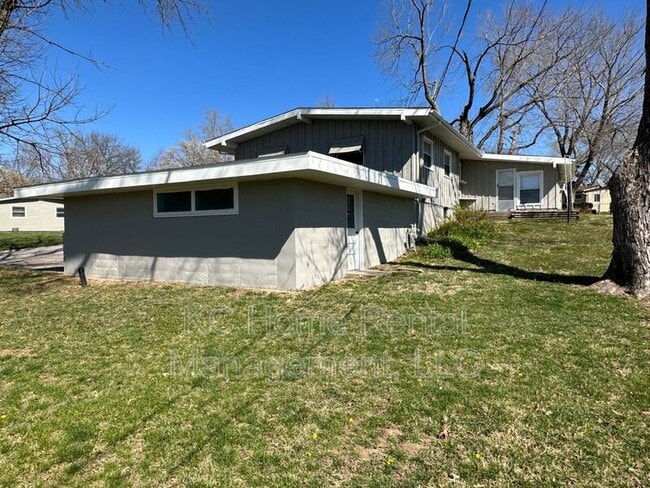 Building Photo - 6006 N Howard Ave