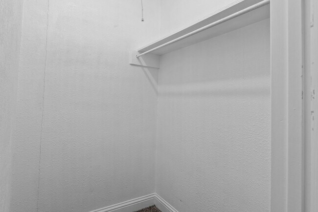 Building Photo - 1308 Laurel Ave