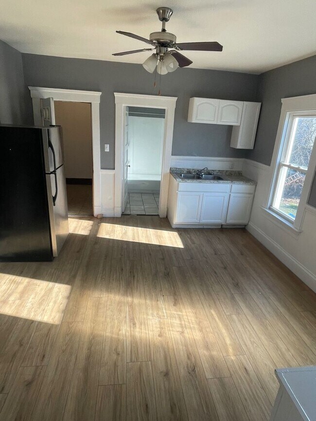 Building Photo - 3483 W 63rd St