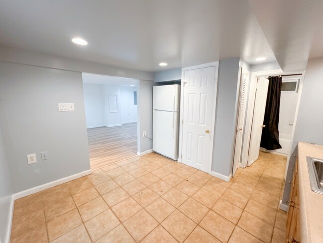 Building Photo - 209 4th Ave