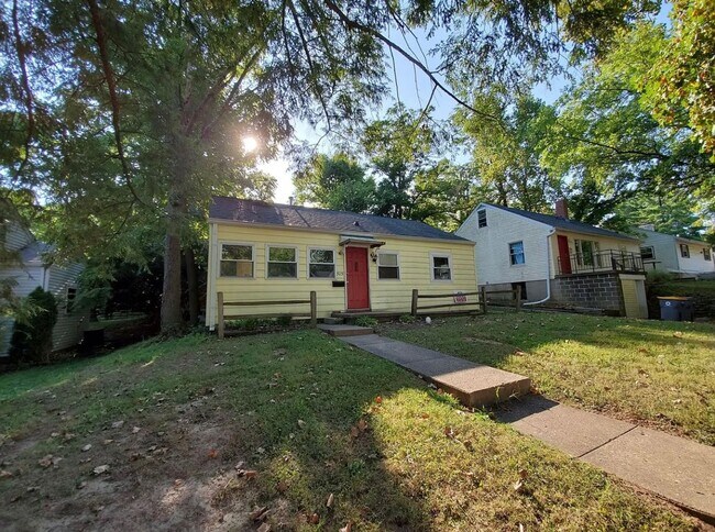 Building Photo - 515 S Mitchell St