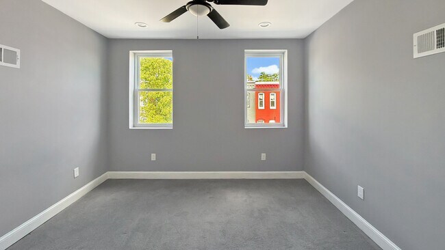 Building Photo - 2428 Brentwood Ave