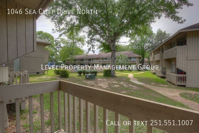 Building Photo - 1046 Sea Cliff Dr N