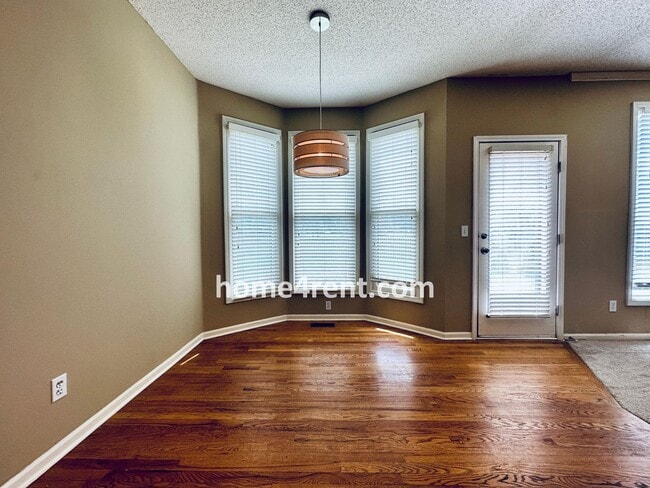 Building Photo - Fantastic South Overland Park Home in Blue...