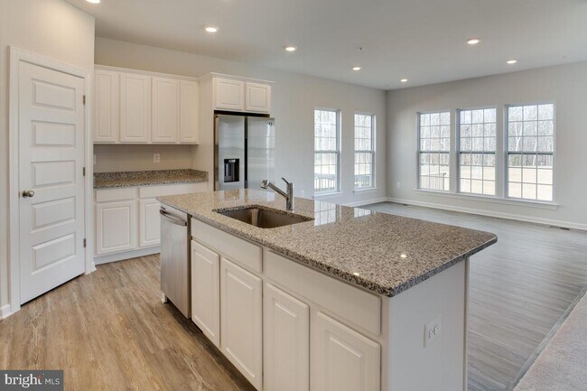 Building Photo - 6308 Savannah Dr