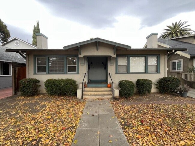 Primary Photo - North10thSt372