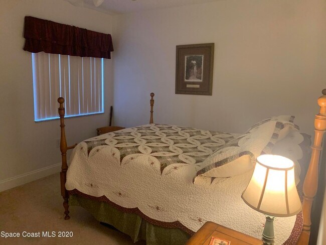 Building Photo - 662 Castaways St NE