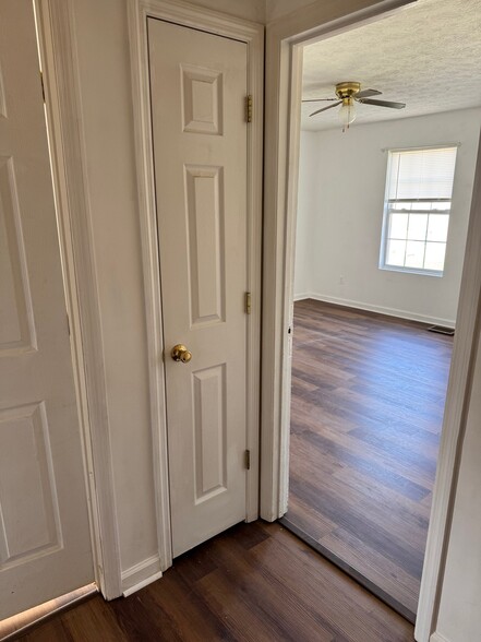 Building Photo - 910 Weeping Willow Dr