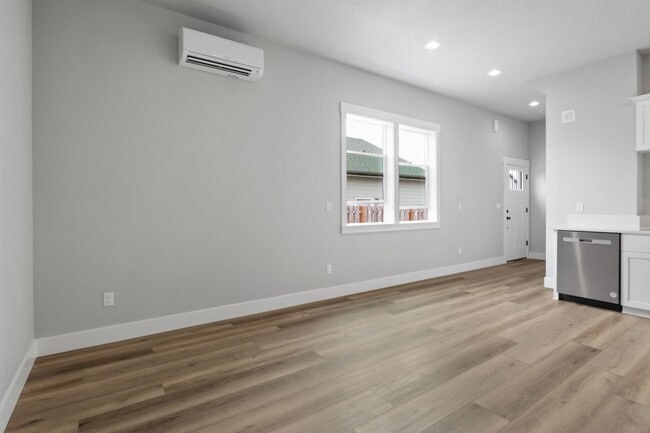 Building Photo - 1026-KE1026 Sassafras St