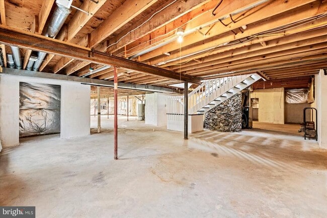 Building Photo - 7621 River Rd