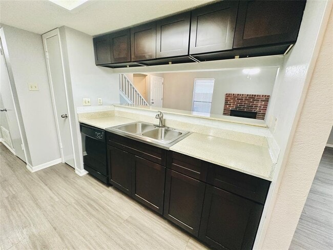 Building Photo - 2612 Gwendolyn Ln