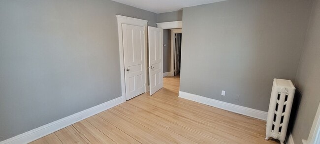 Building Photo - AVAILABLE NOW - 4 Bedroom with garage