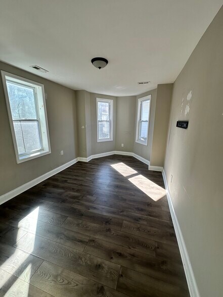 Building Photo - 2544 Turner St