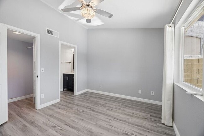 Building Photo - 1057 S Jamaica Way