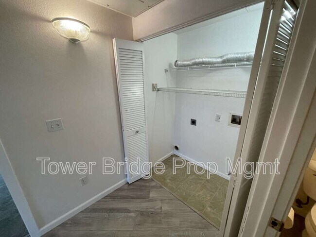 Building Photo - 4200 E Commerce Way