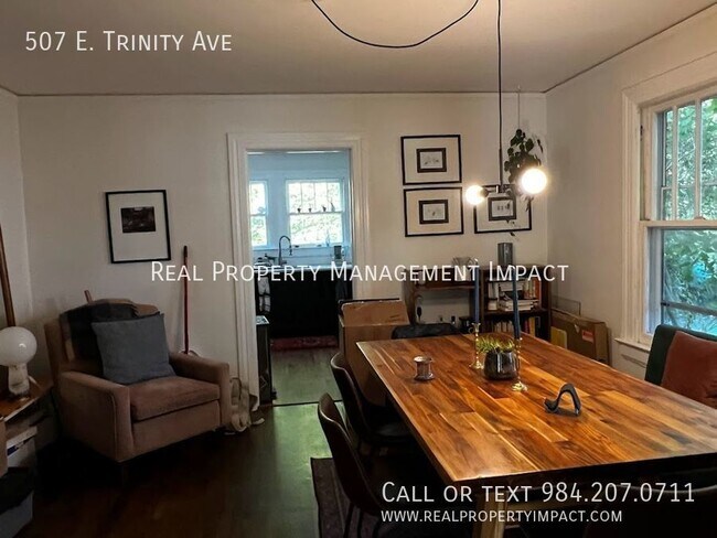 Building Photo - MOVE IN SPECIAL:  $200 OFF RENT Renovated,...
