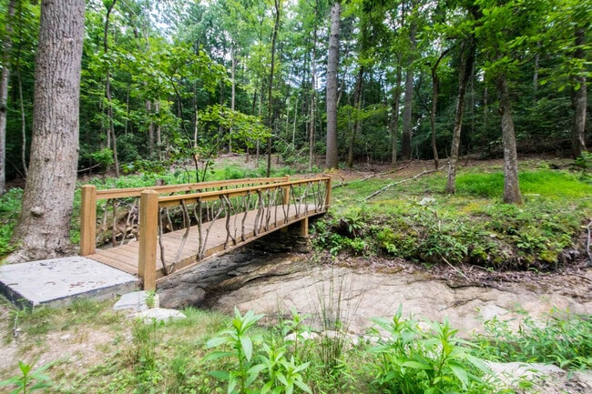 Building Photo - 125 Little Willow Cir