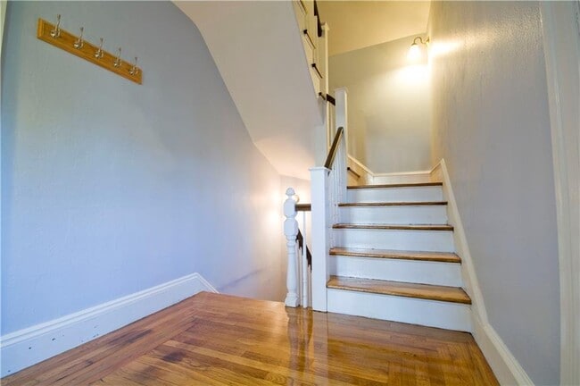 Building Photo - 48 Moorland Ave