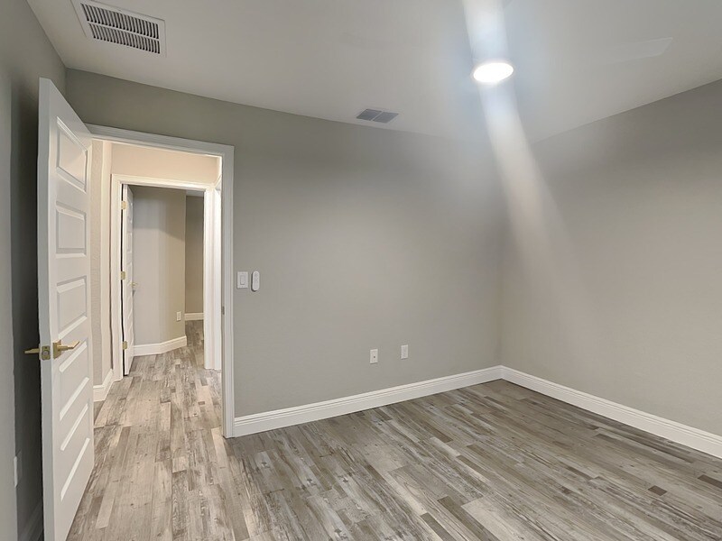 Building Photo - 13 Locust Loop