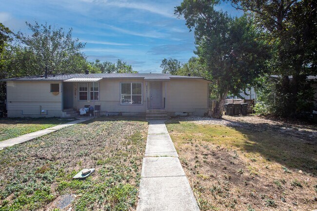 Building Photo - 1008 Haynes St