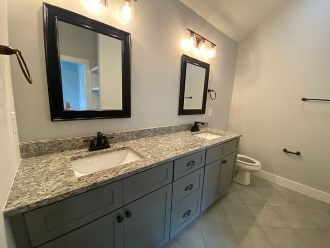 Building Photo - Beautiful 3 Bed 2 Bath in Madison - Newer Construction