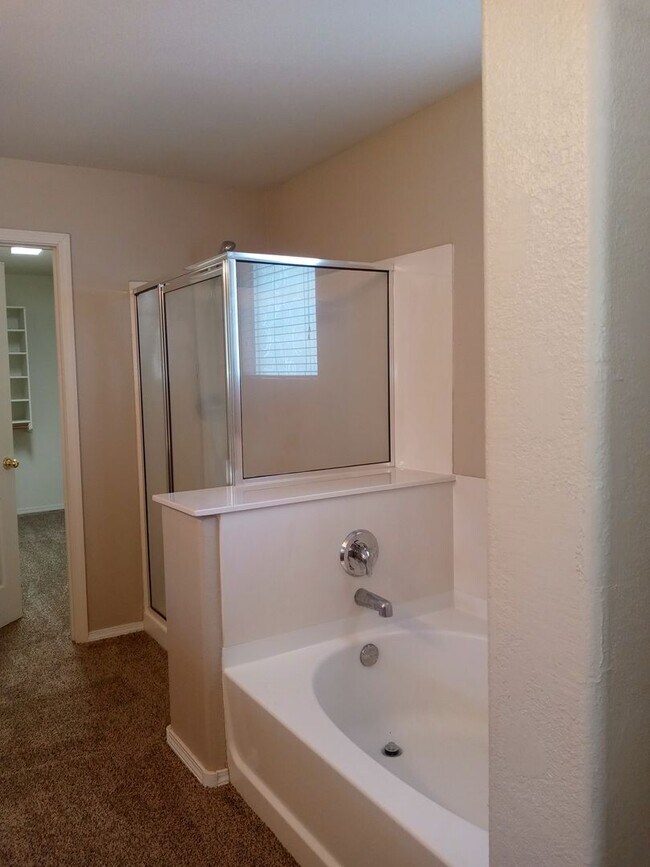 Building Photo - 9900 Sunshine Mesa Dr NW
