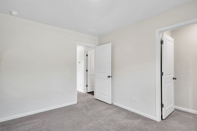 Building Photo - 4 Bedroom 3 Bath Home in Summerville!