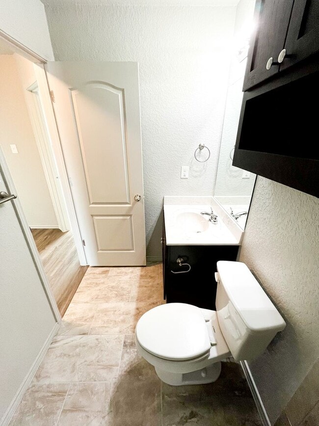 Building Photo - 1606 Risen Star Ln