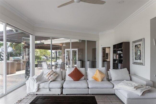 Building Photo - 950 S Southlake Dr