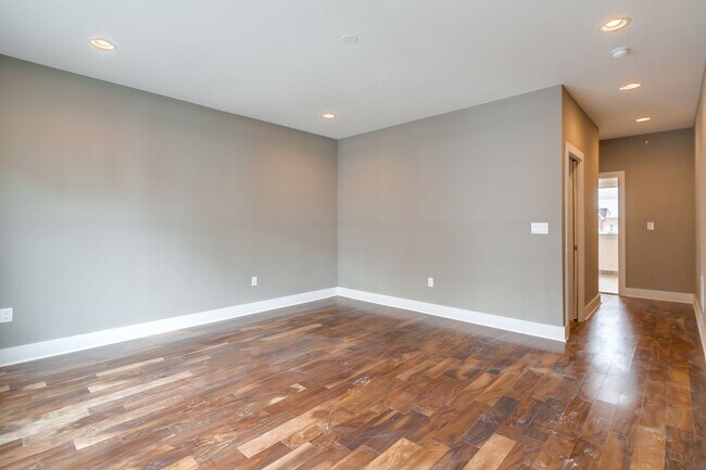 Building Photo - Northern Liberties Townhome with Garage