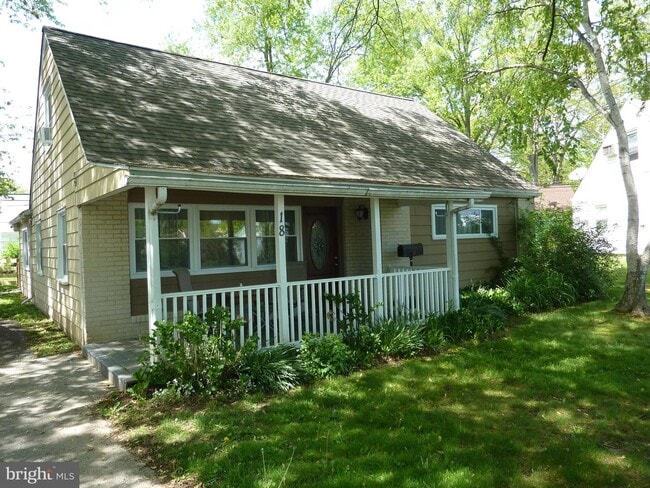 Building Photo - 18 Park Dr