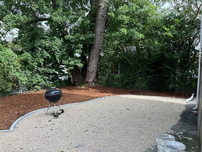 Building Photo - 454 Beech St