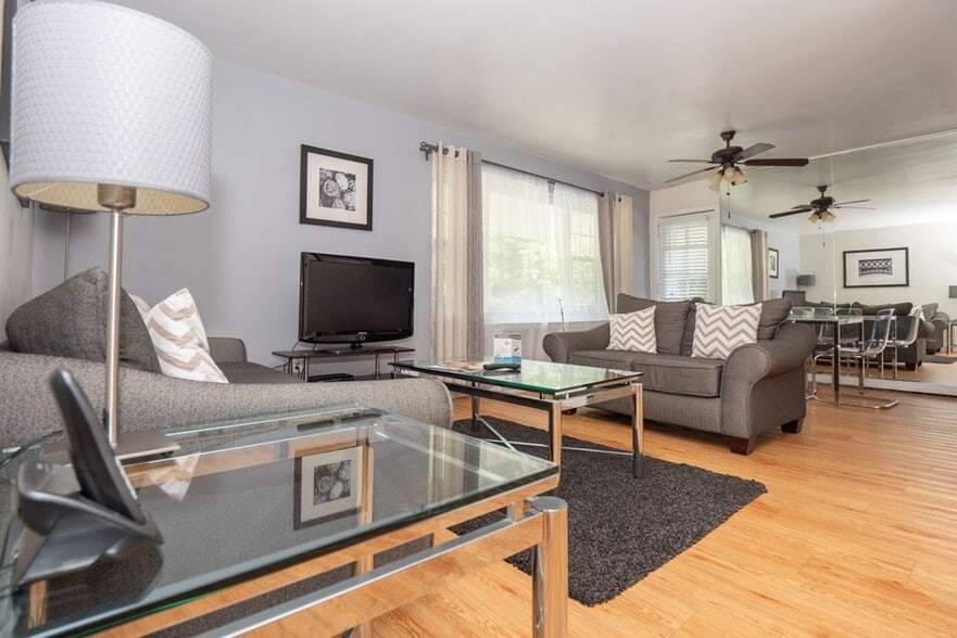 Interior Photo - 5405 Fifth Avenue