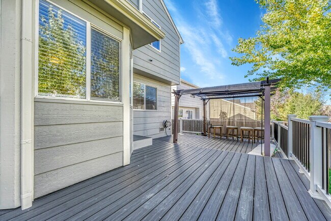 Building Photo - $3,250.00 - 5 Bed, 3.5 Bath Home in Aurora with in unit Laundry and Fenced in Yard!