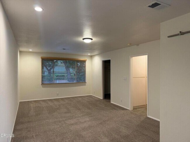 Building Photo - 5651 N Bryn Mawr St