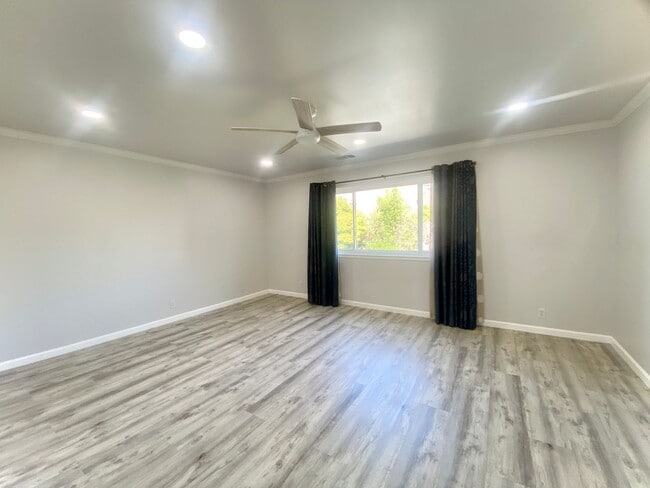 Building Photo - Elegant Fremont Weibel Home with Fruit-Fil...