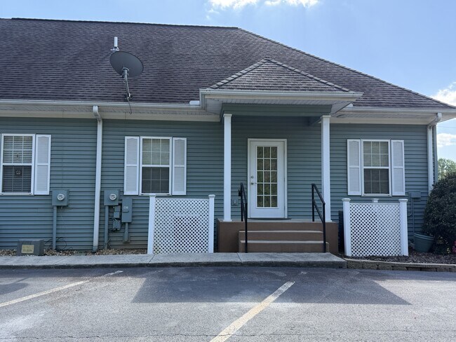 Building Photo - 358 S Main St