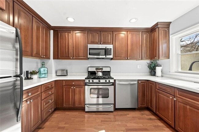 Building Photo - 1333 Victor Rd NE