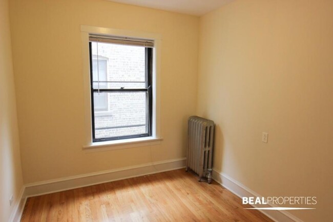 Building Photo - 1 bedroom in CHICAGO IL 60625