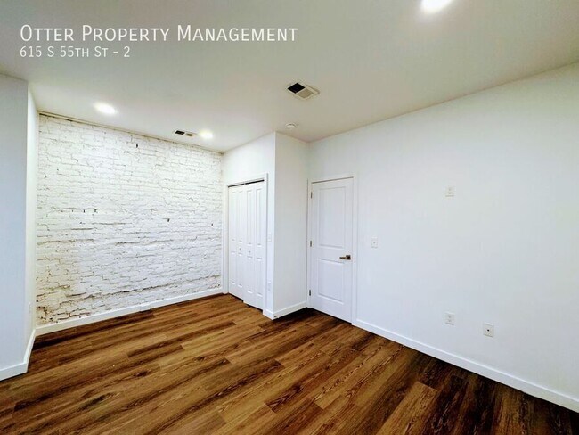 Building Photo - 615 S 55th St