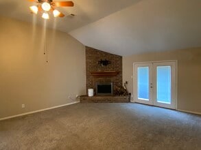 Building Photo - 15811 Part Dr