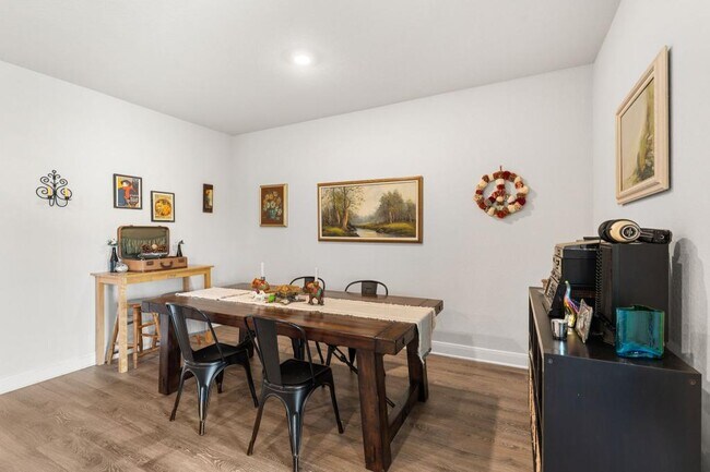 Building Photo - 1444 Acorn Wood