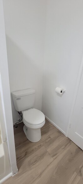 Building Photo - 16911 Glenetta Way