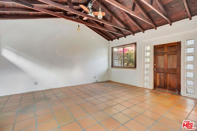 Building Photo - 12512 Hatteras St