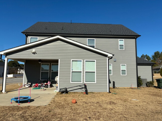 Building Photo - Room in House on Hopper Cir