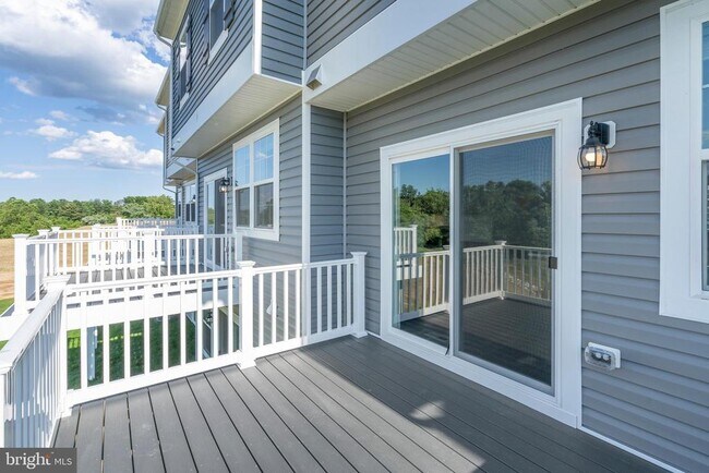 Building Photo - 16649 Green Glade Dr