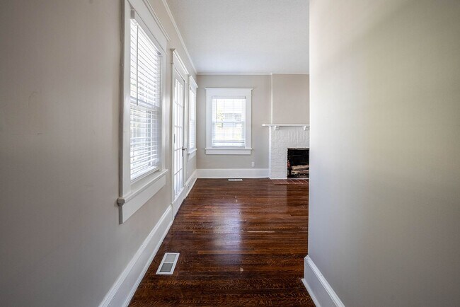 Building Photo - 20 Marion Ave