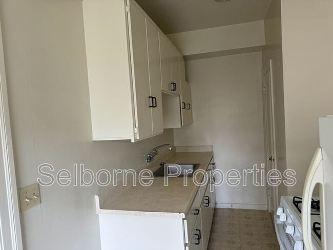 Building Photo - 2501 Ivy Dr